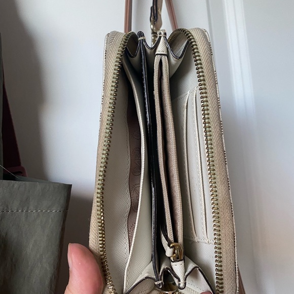 Michael Kors wallet - Picture 2 of 2